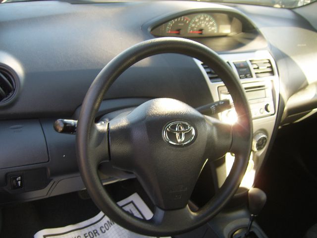 Toyota Yaris 2012 photo 5