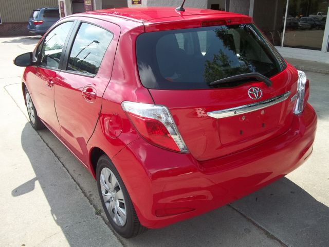 Toyota Yaris 2012 photo 4