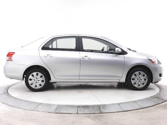 Toyota Yaris 2012 photo 2