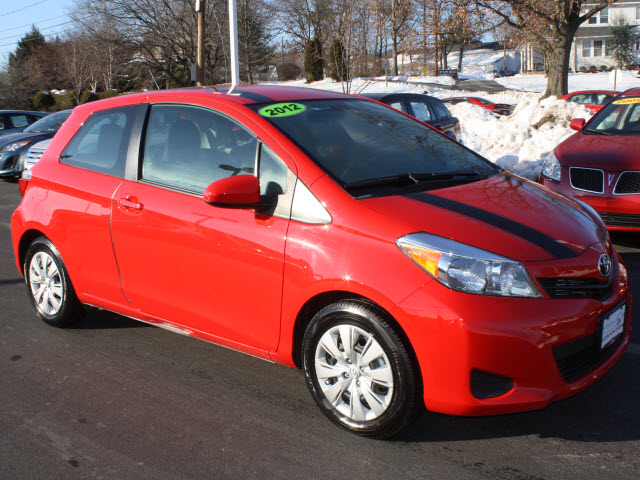 Toyota Yaris 2012 photo 1