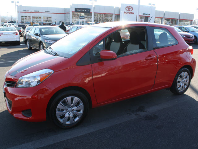 Toyota Yaris 2012 photo 4