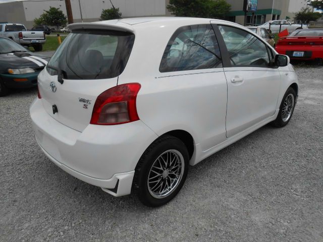 Toyota Yaris 2014 photo 2