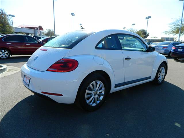 Volkswagen Beetle 2012 photo 3