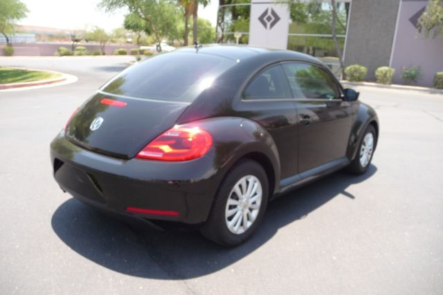 Volkswagen Beetle 2012 photo 2