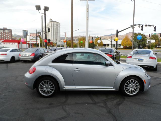 Volkswagen Beetle 2012 photo 2