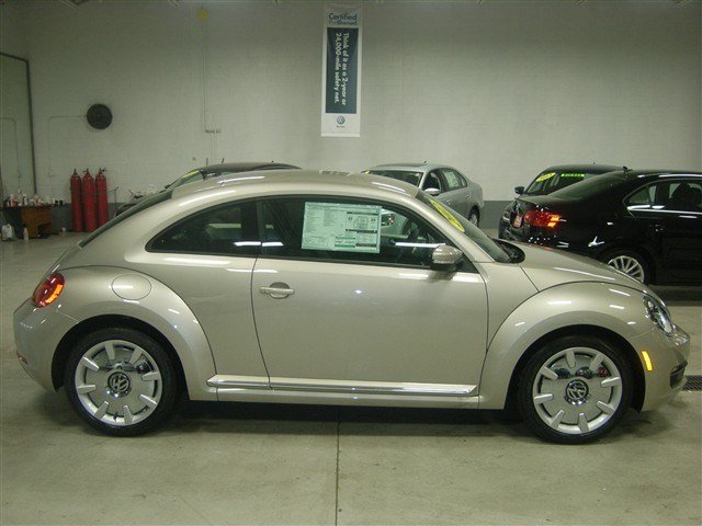 Volkswagen Beetle 2012 photo 1