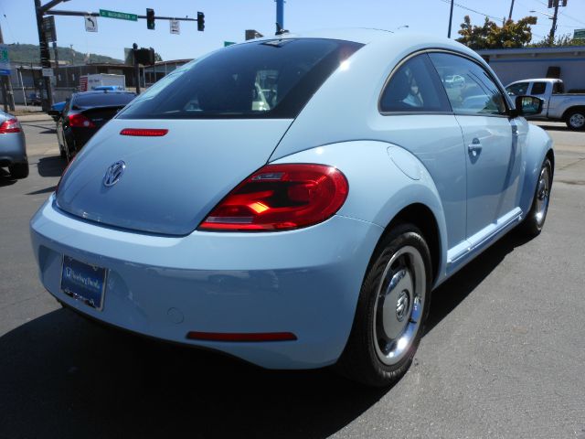 Volkswagen Beetle 2012 photo 1