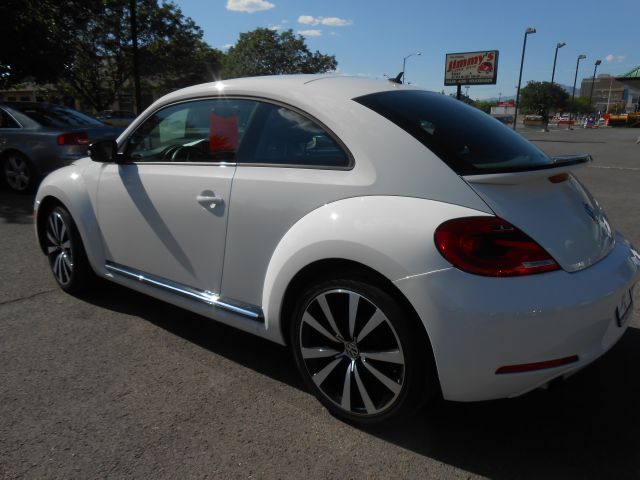 Volkswagen Beetle 2012 photo 2