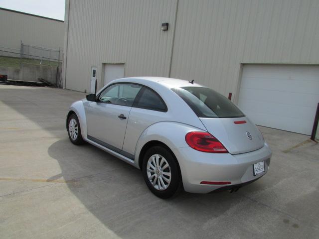 Volkswagen Beetle 2012 photo 2