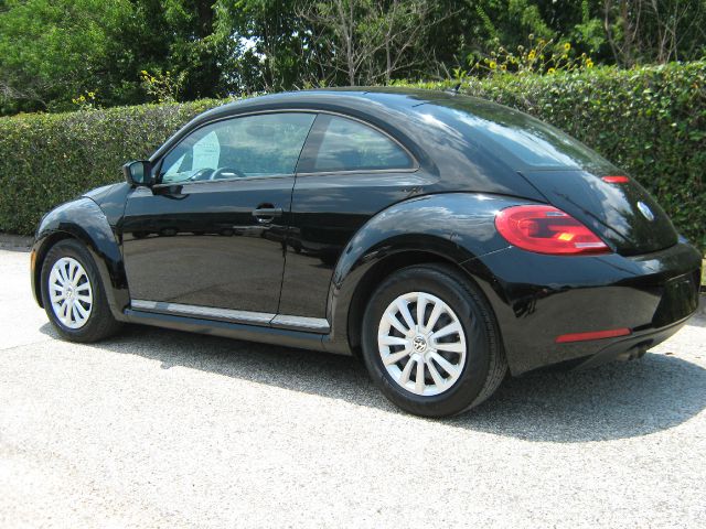 Volkswagen Beetle 2012 photo 1