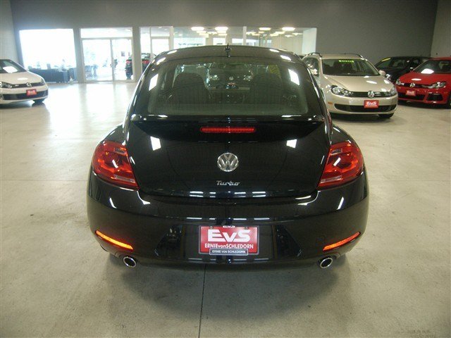 Volkswagen Beetle 2012 photo 1