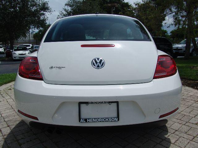 Volkswagen Beetle 2013 photo 1