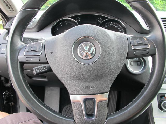 Volkswagen CC 2009 photo 36