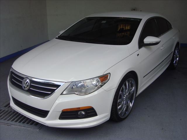 Volkswagen CC 2010 photo 2