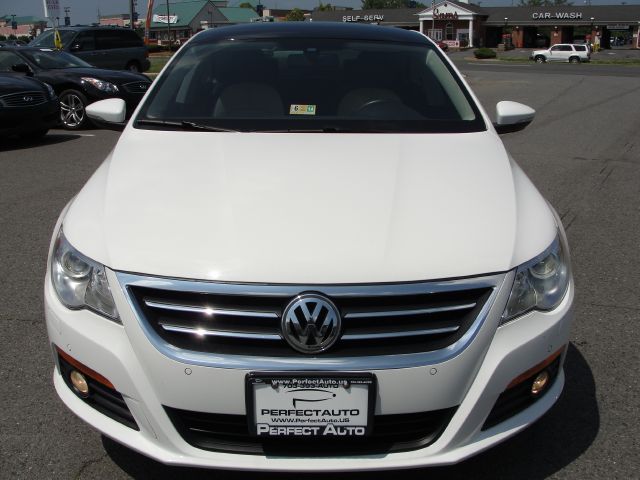 Volkswagen CC 2010 photo 2