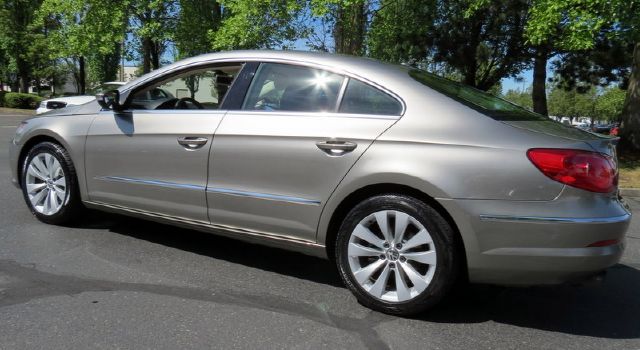 Volkswagen CC 2010 photo 11