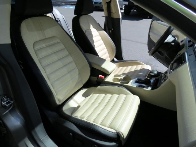 Volkswagen CC 2010 photo 15