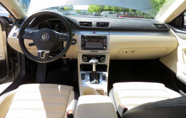 Volkswagen CC 2010 photo 16