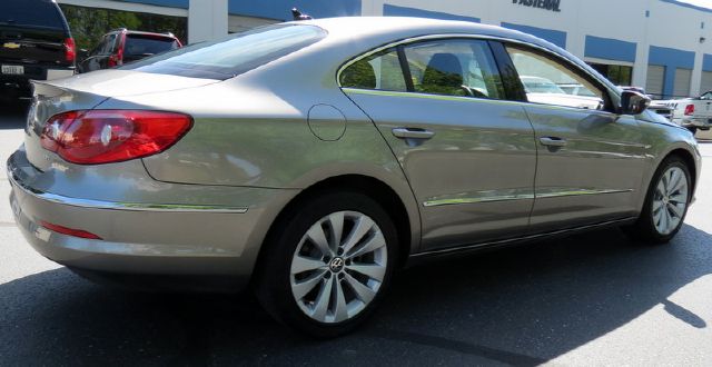 Volkswagen CC 2010 photo 18