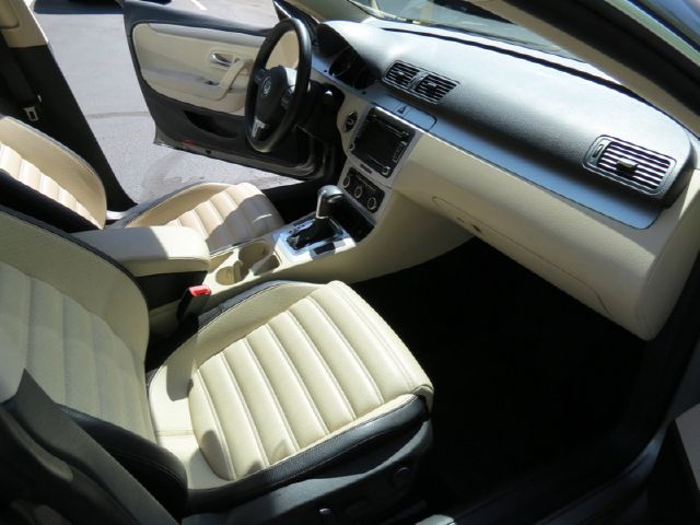 Volkswagen CC 2010 photo 2