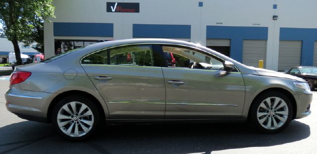 Volkswagen CC 2010 photo 8