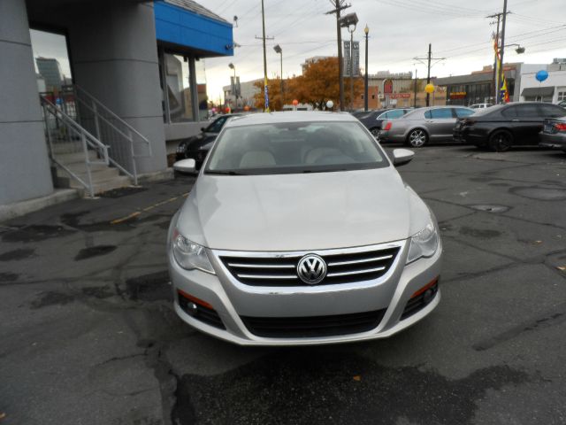 Volkswagen CC 2010 photo 2