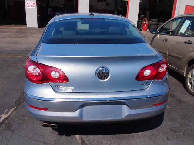 Volkswagen CC 2010 photo 1