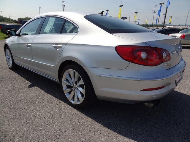 Volkswagen CC 2010 photo 2