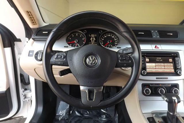 Volkswagen CC 2010 photo 16