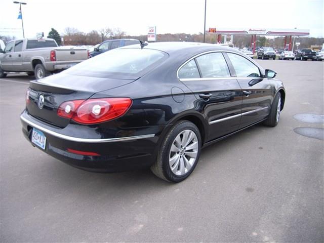 Volkswagen CC 2010 photo 2