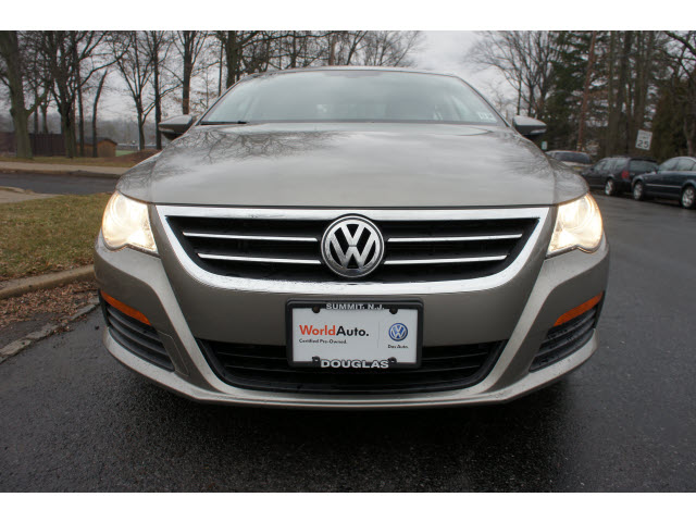 Volkswagen CC 2011 photo 2