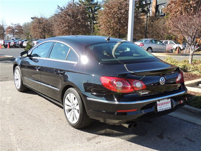 Volkswagen CC 2011 photo 2