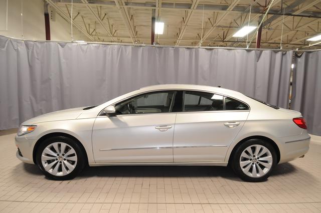 Volkswagen CC 2011 photo 1