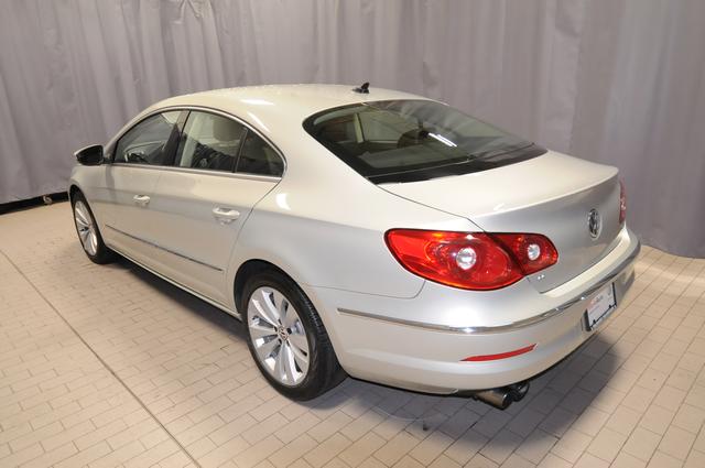 Volkswagen CC 2011 photo 2