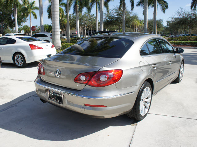 Volkswagen CC 2011 photo 2