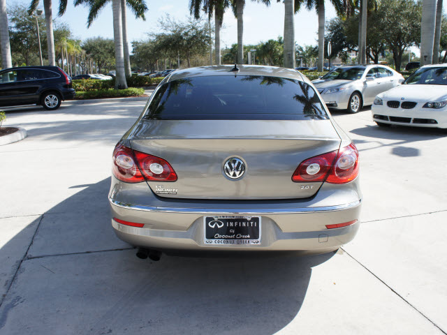 Volkswagen CC 2011 photo 3