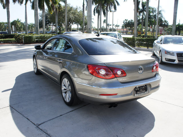 Volkswagen CC 2011 photo 4