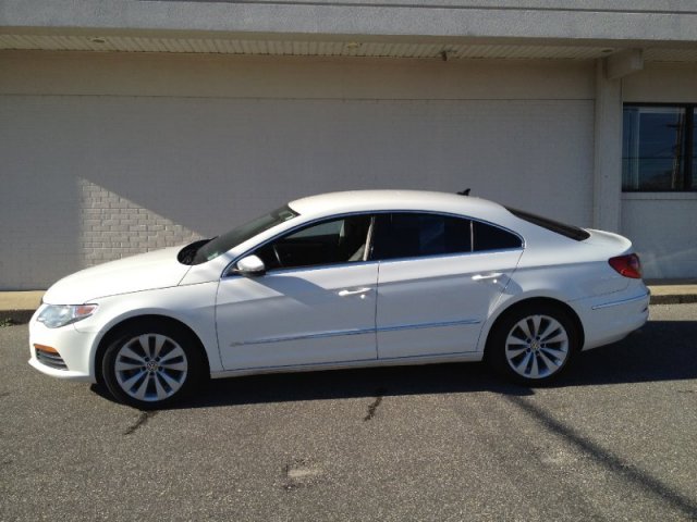 Volkswagen CC 2011 photo 2