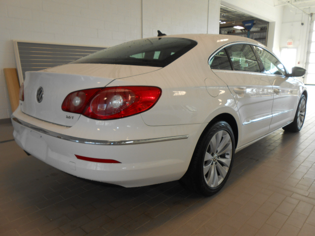 Volkswagen CC 2012 photo 2