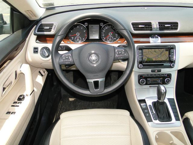 Volkswagen CC 2012 photo 23