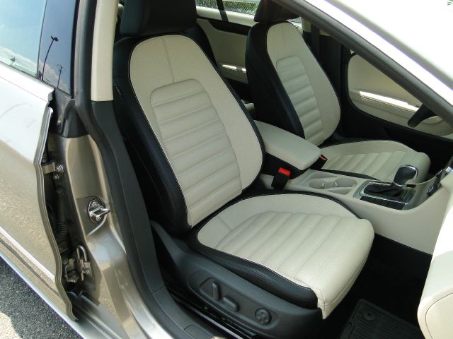 Volkswagen CC 2012 photo 8