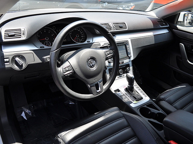 Volkswagen CC 2012 photo 2