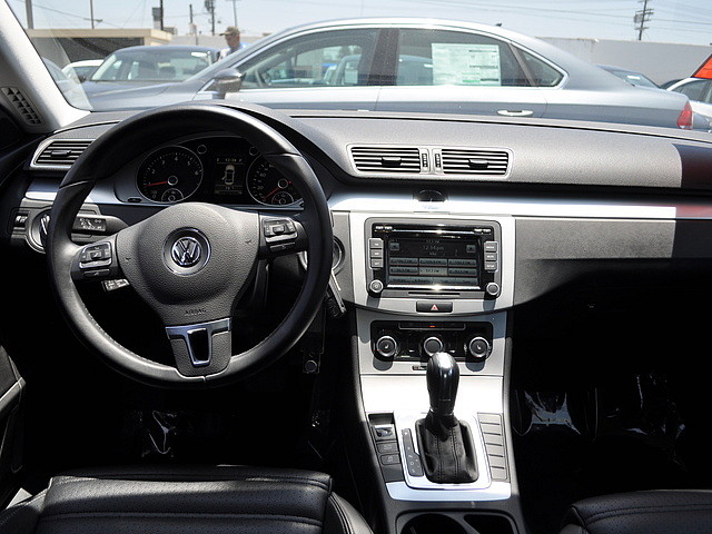 Volkswagen CC 2012 photo 4