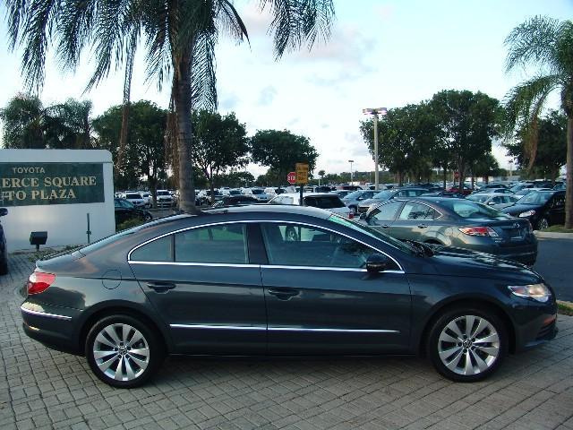 Volkswagen CC 2012 photo 2