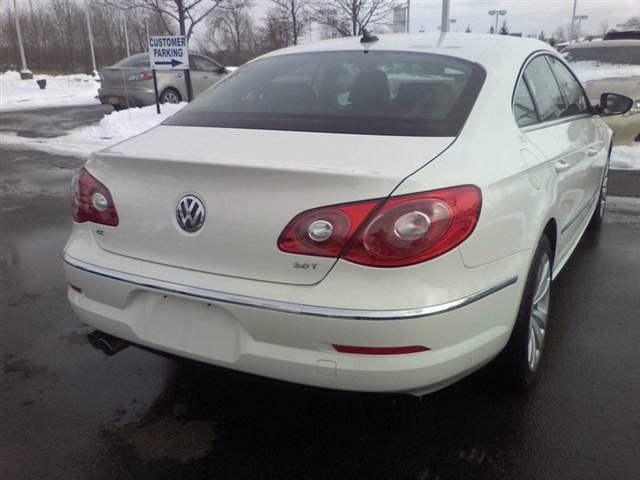 Volkswagen CC 2012 photo 2