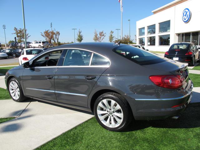 Volkswagen CC 2012 photo 2