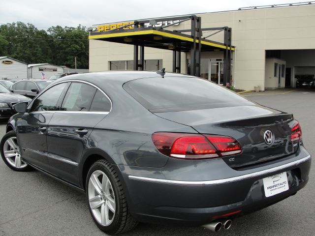 Volkswagen CC GLS Convertible 2D Sedan