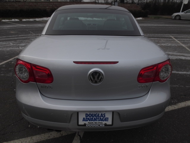 Volkswagen Eos 2011 photo 2