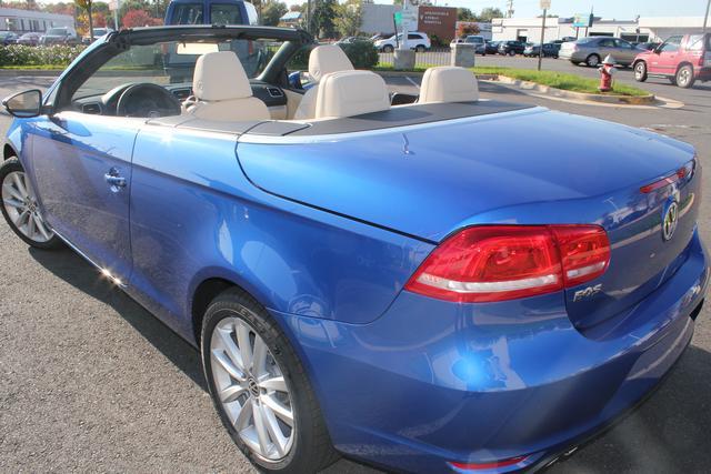 Volkswagen Eos 2012 photo 2