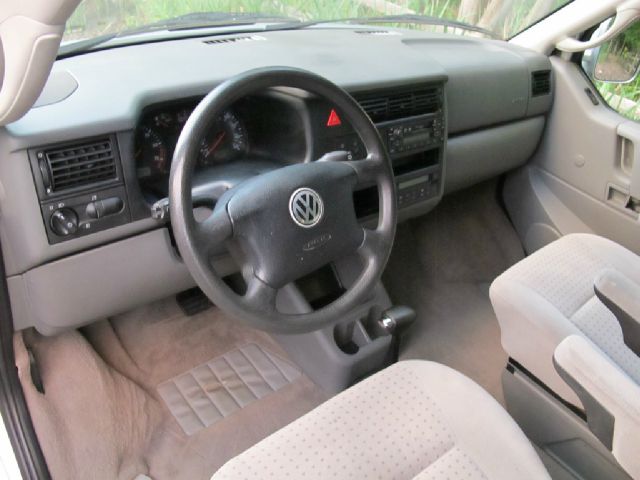 Volkswagen EuroVan 2001 photo 22